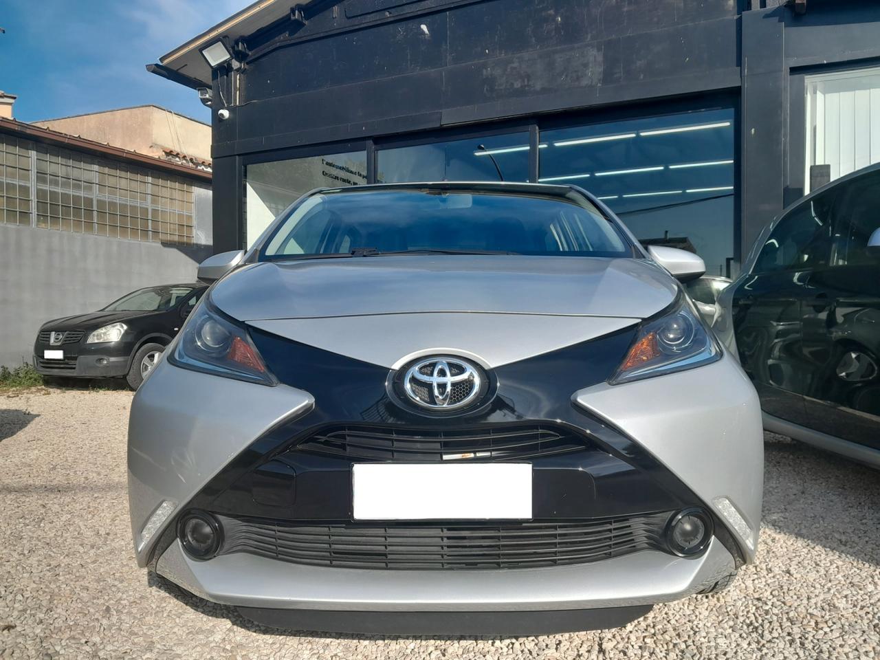 Toyota Aygo 1.0 VVT-i 69 CV 5 porte x-play TSS MMT