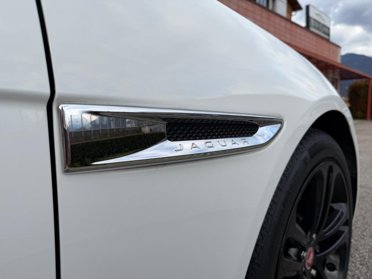 Jaguar XE - Prestige - FULL OPTIONAL