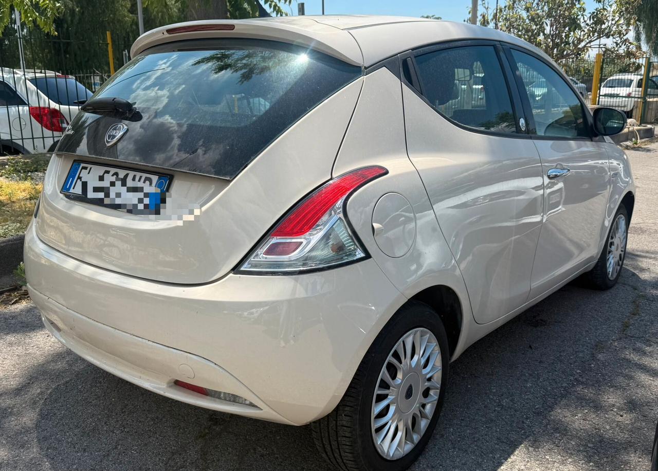 Lancia Ypsilon 1.2 69 CV 5 porte GPL Ecochic Silver