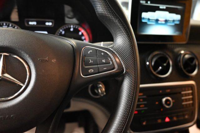 MERCEDES-BENZ GLA 180 D EXECUTIVE AUT.TEL CERCHI 17"VETRI SCURI SED.RISC