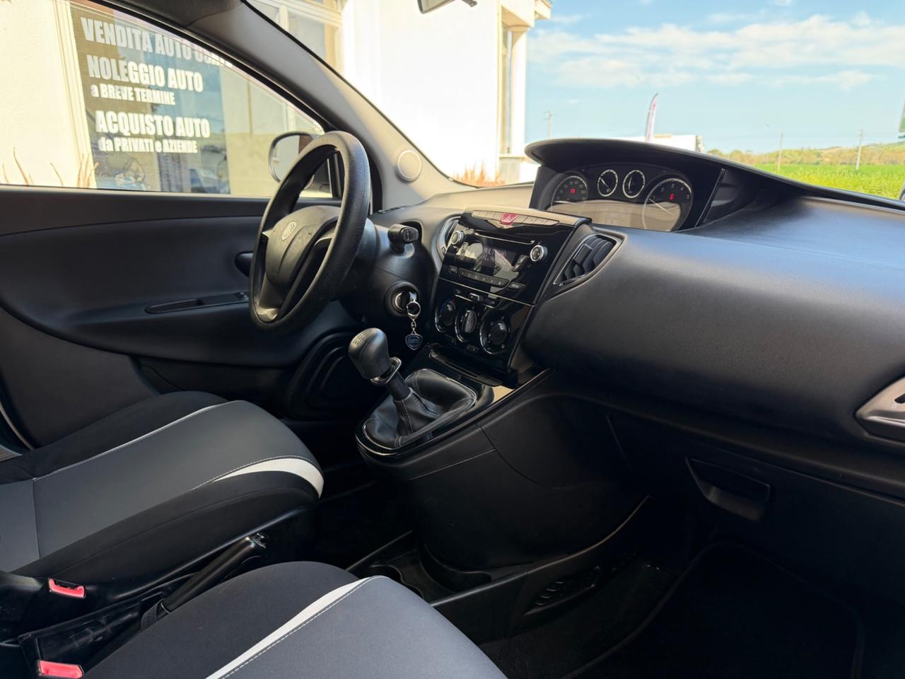 Lancia Ypsilon 0.9 TwinAir 85CV 5 porte Metano Ecochic