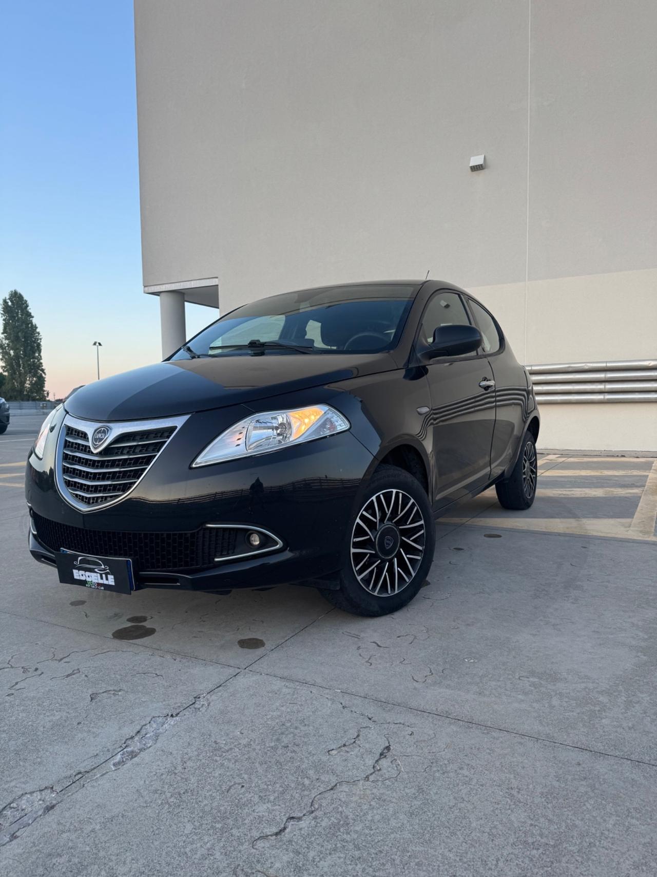 Lancia Ypsilon 0.9 TwinAir 85 CV 5 porte Metano Ecochic 30th Ann.