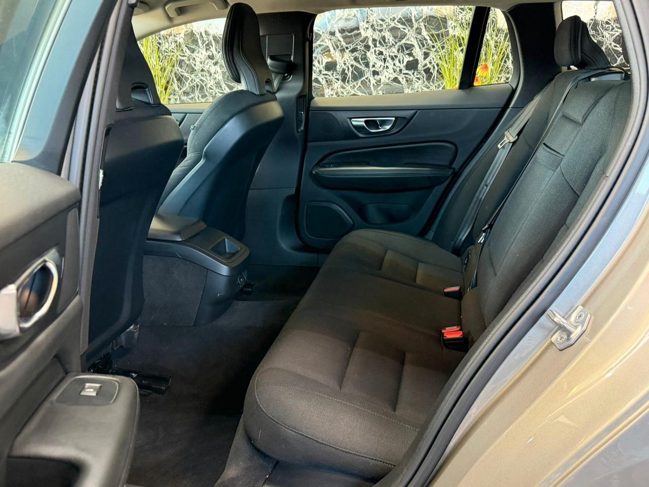 Volvo V60 B4 (d) Geartronic Momentum Business