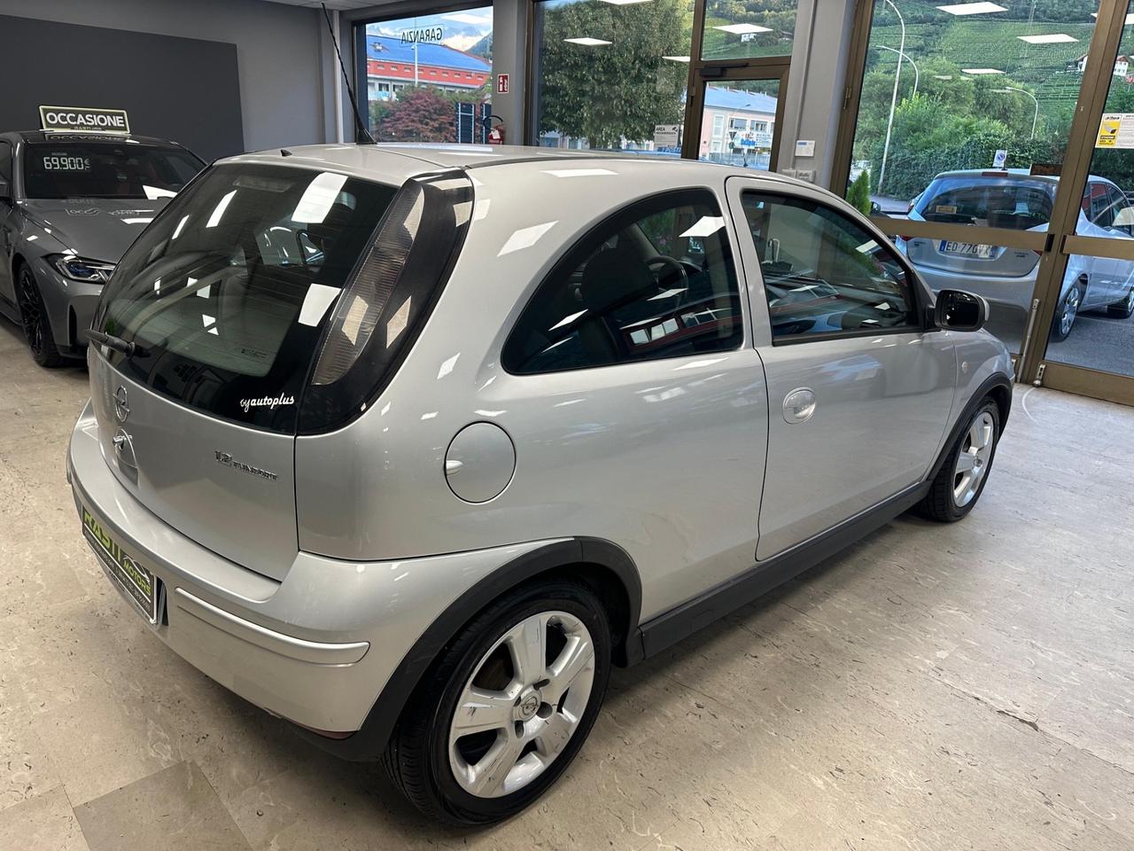 Opel Corsa 1.2i 16V cat 3 porte Sport