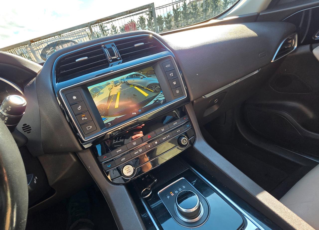 Jaguar F-Pace 2.0 D 180 CV AWD aut. Portfolio