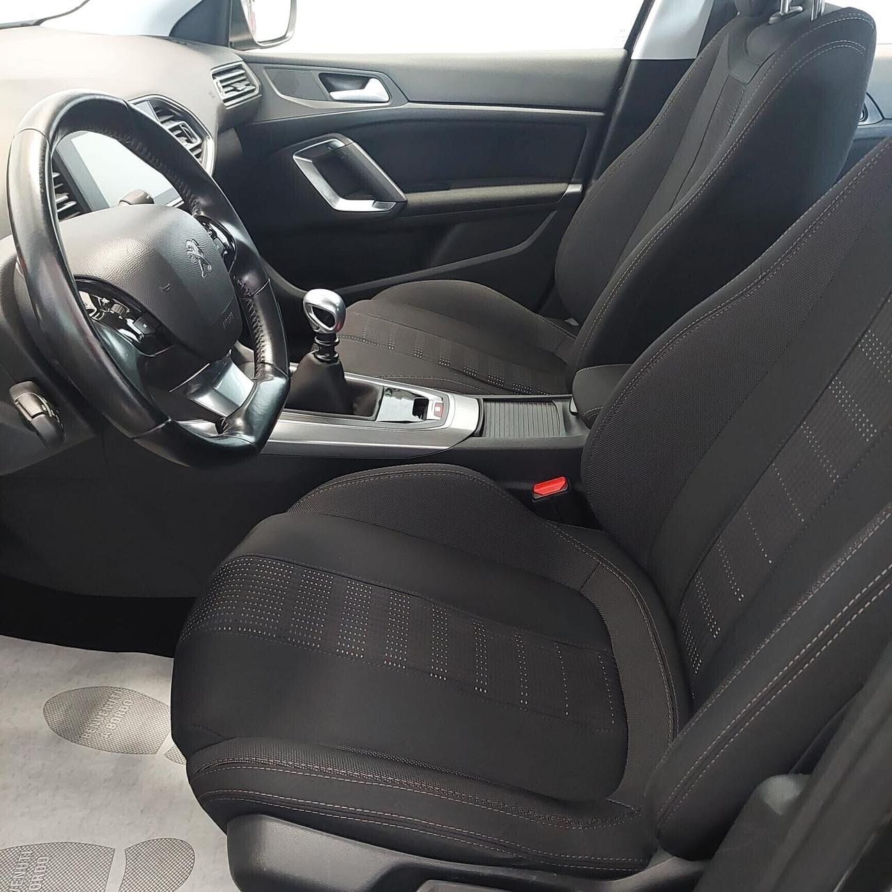 Peugeot 308 1.2 turbo benzina