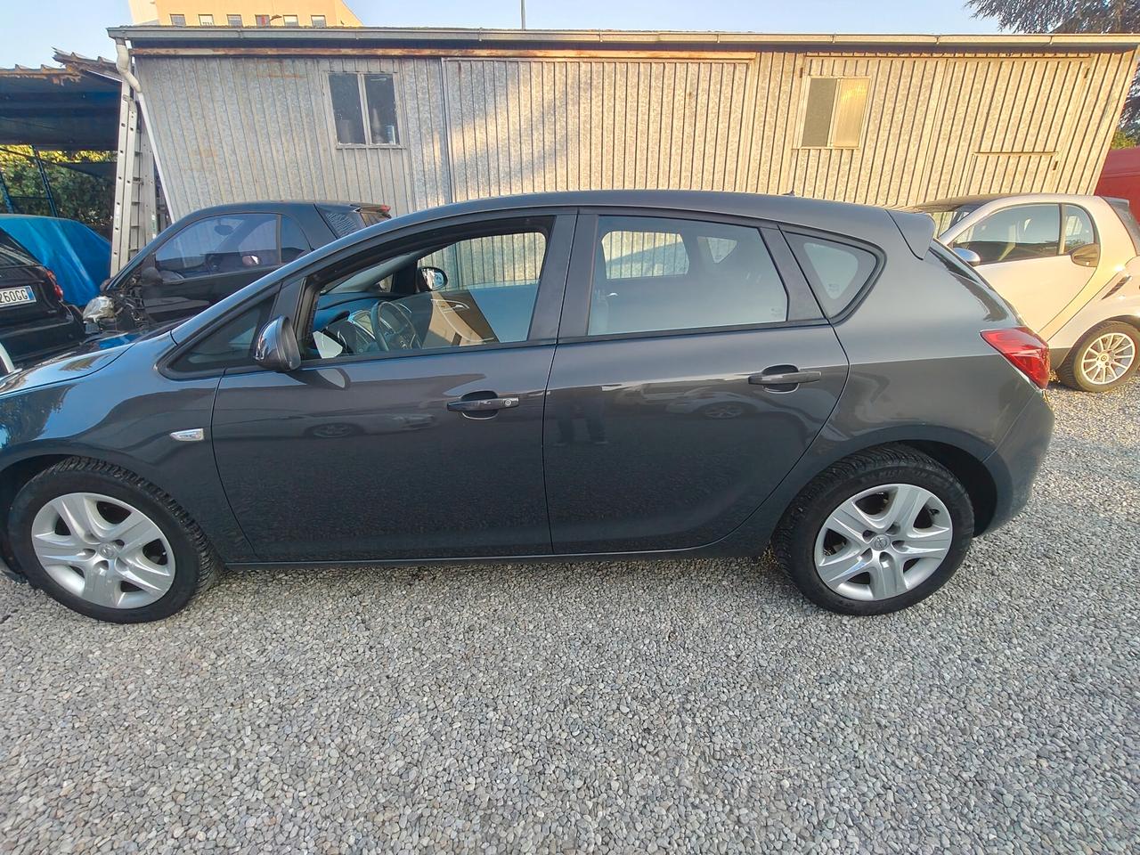 Opel Astra 1.4 Turbo 140CV 4 porte GPL Tech Cosmo