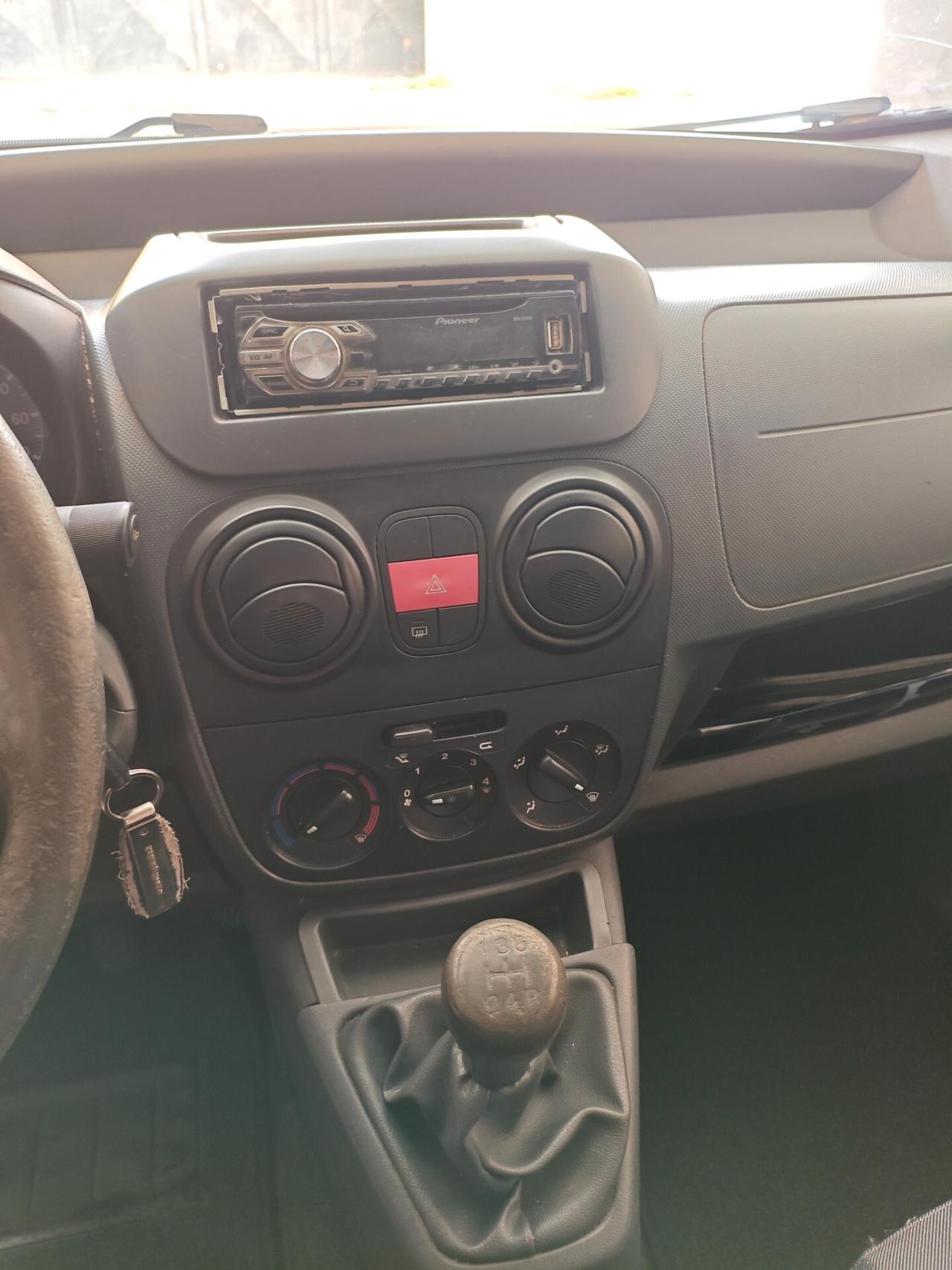 Peugeot bipper tipee
