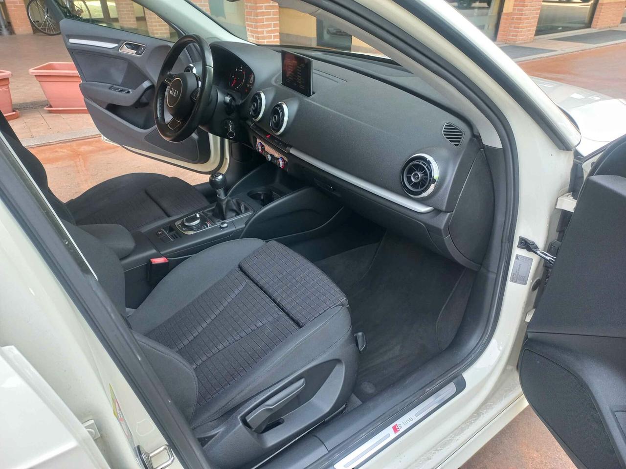 Audi A3 SPB 1.6 TDI Business S-LINE