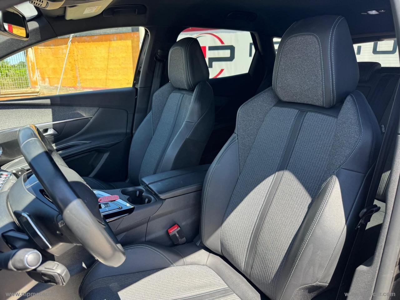 PEUGEOT 3008 ALLURE EAT8 1.5 HDi 130CV AUTOMATICA