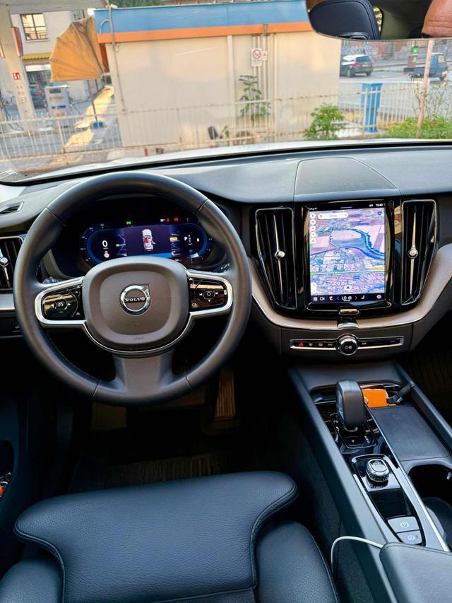 VOLVO XC60 B4 (d) AWD automatico Ultimate Dark