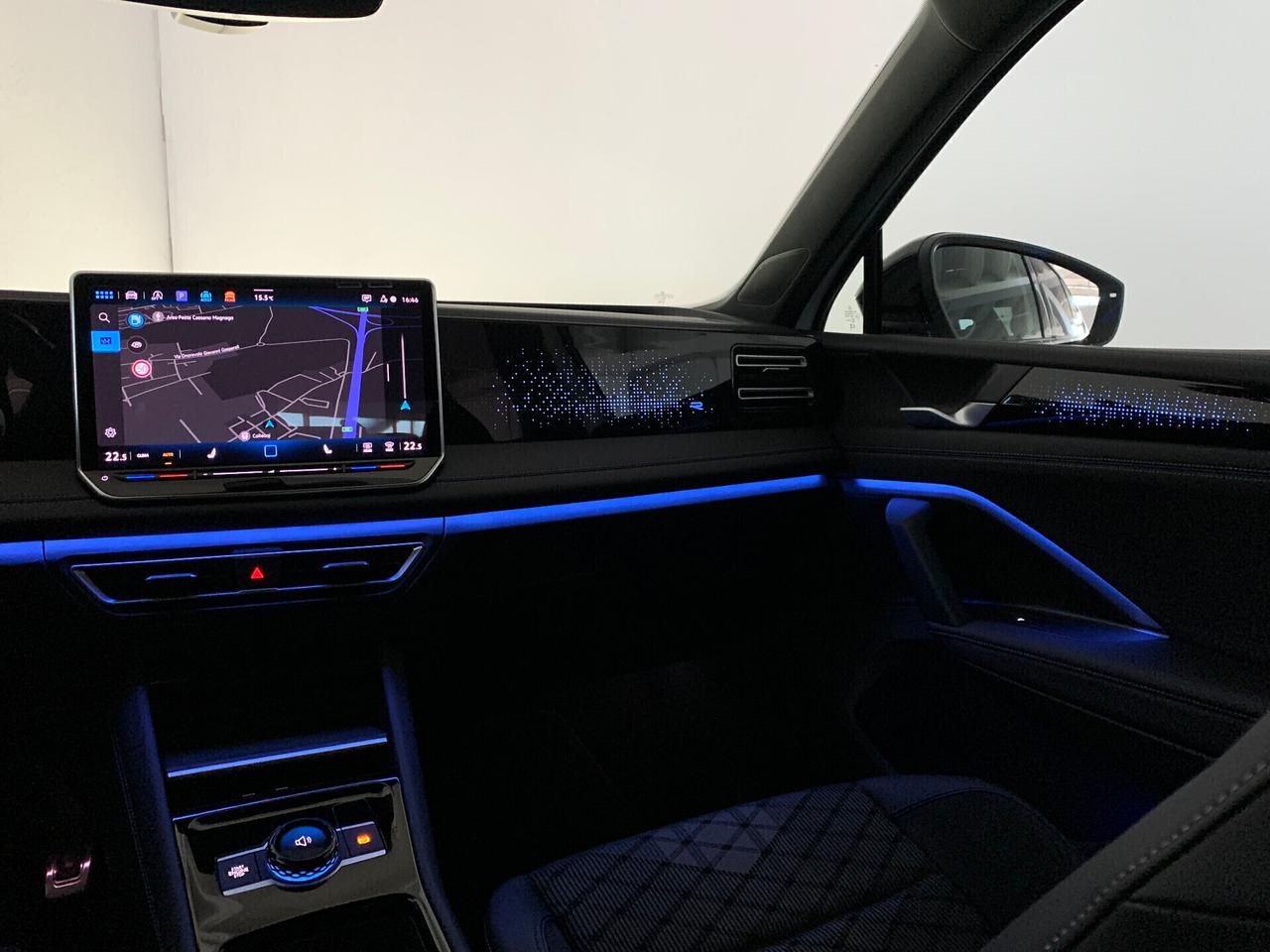 Volkswagen Tiguan R-Line eTSI GARANZIA UFFICIALE 2028