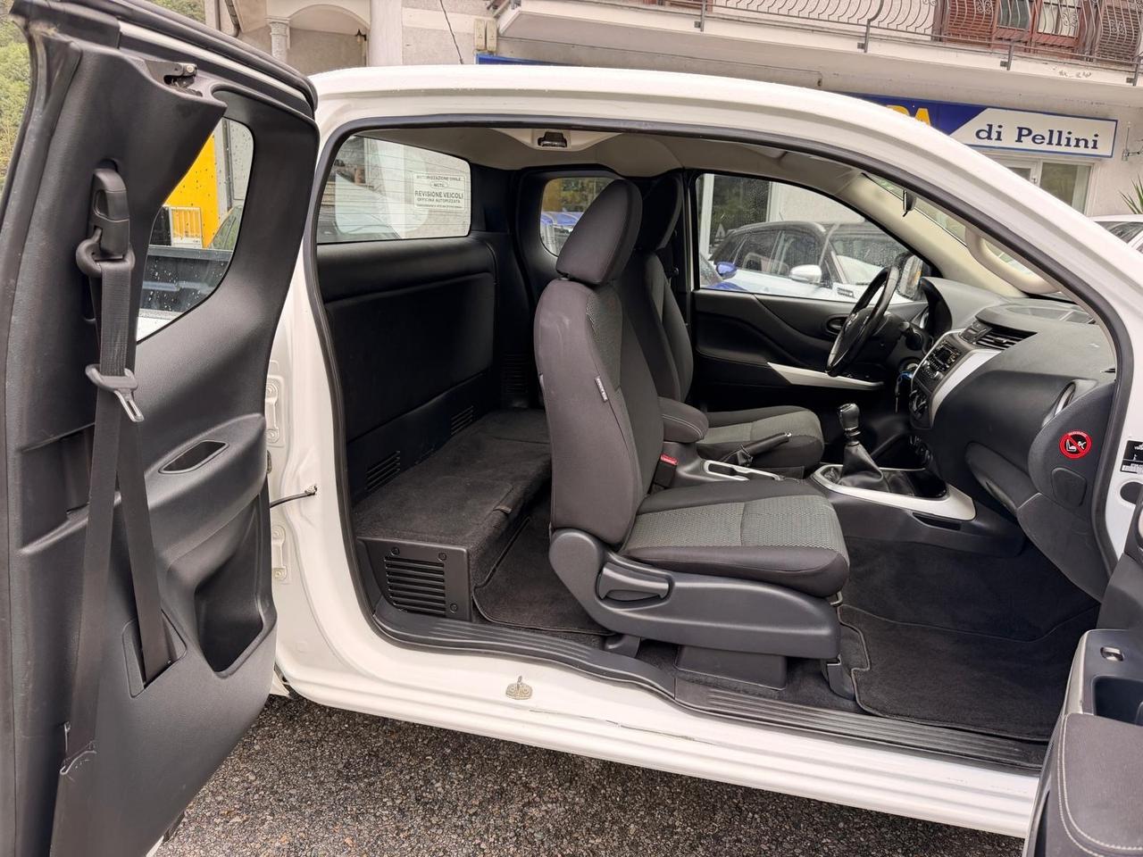 Nissan Navara 2.3 dCi 4WD King Cab Acenta