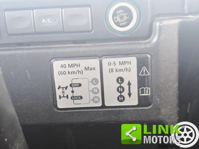 LAND ROVER Defender 2.4 TD4 122 CV 110 Crew Cab