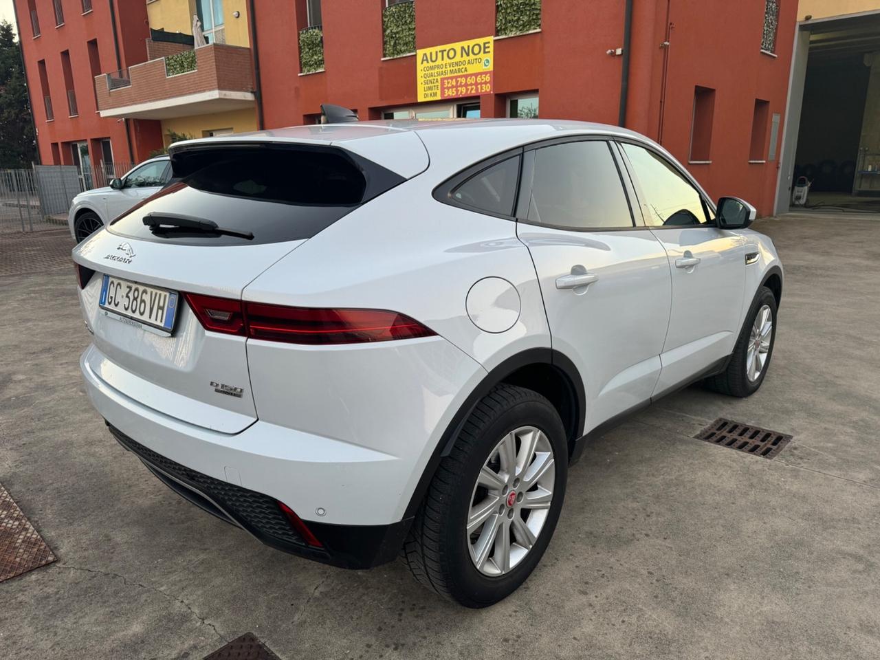 Jaguar Epace autocarro