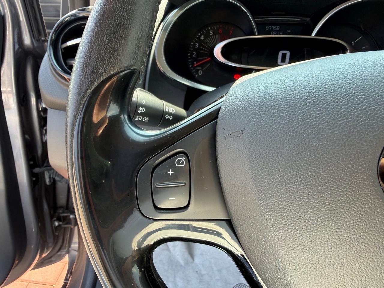 Renault Clio 1.2 75CV 5 porte Zen EURO6 NEOPATENTATI