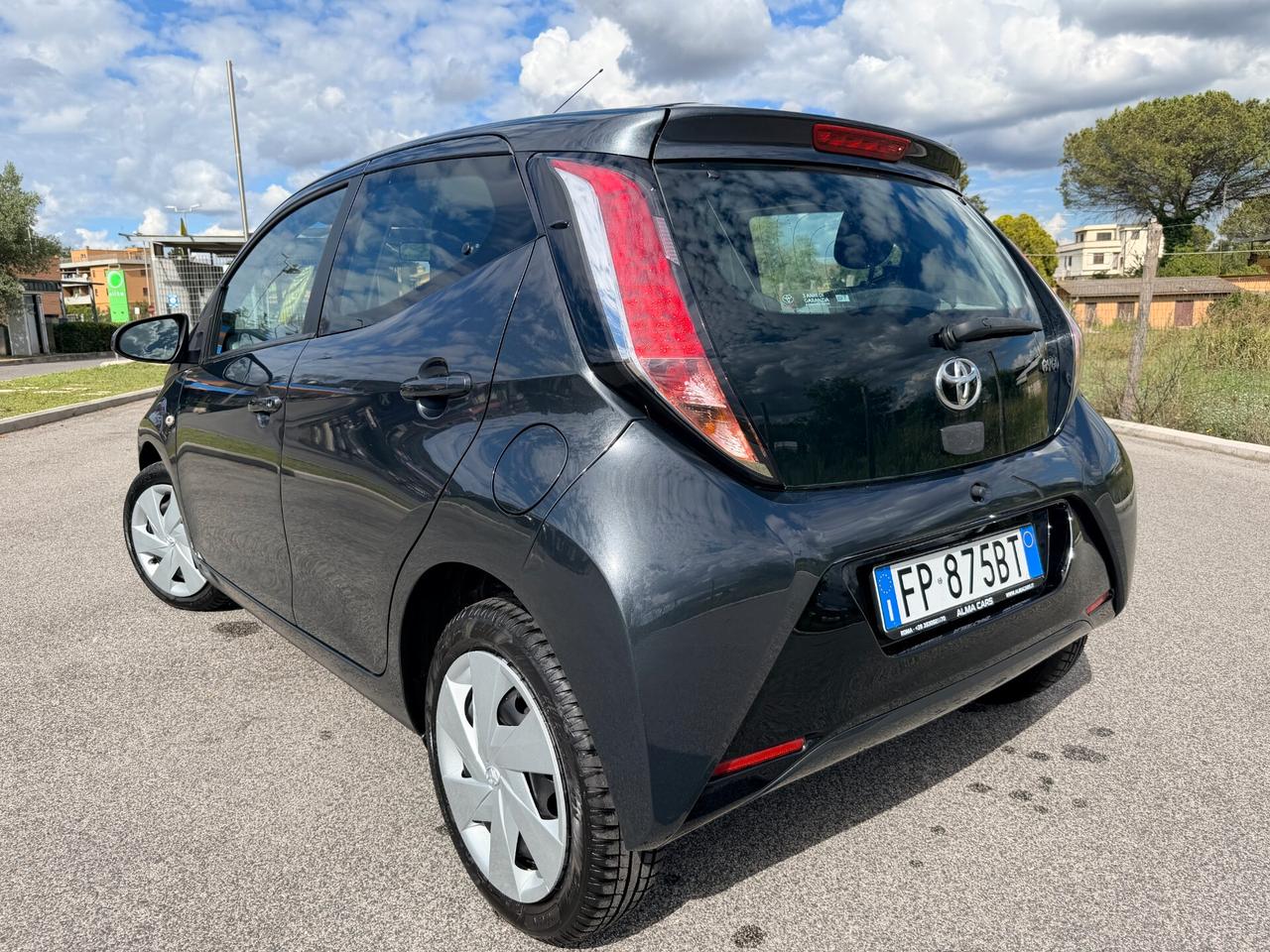 Toyota Aygo 1.0 VVT-i 69 CV 5 porte x-play 20 MILA KM!!!