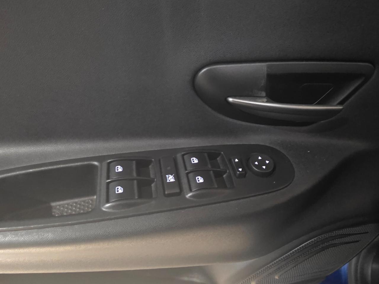 Lancia Ypsilon 1.2 69 CV 5 porte S Momodesign