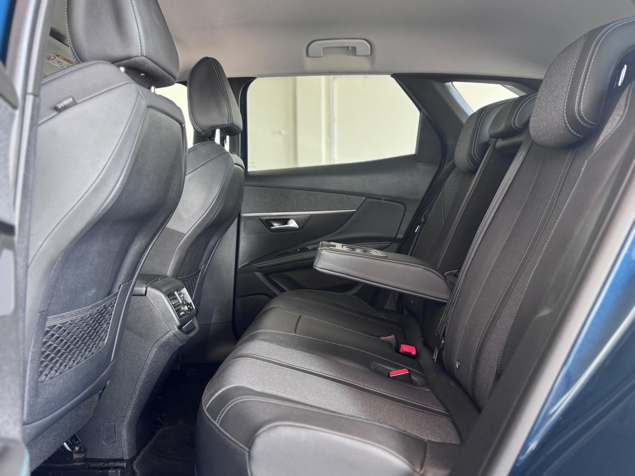 Peugeot 3008 Hybrid 225 e-EAT8 Allure Pack