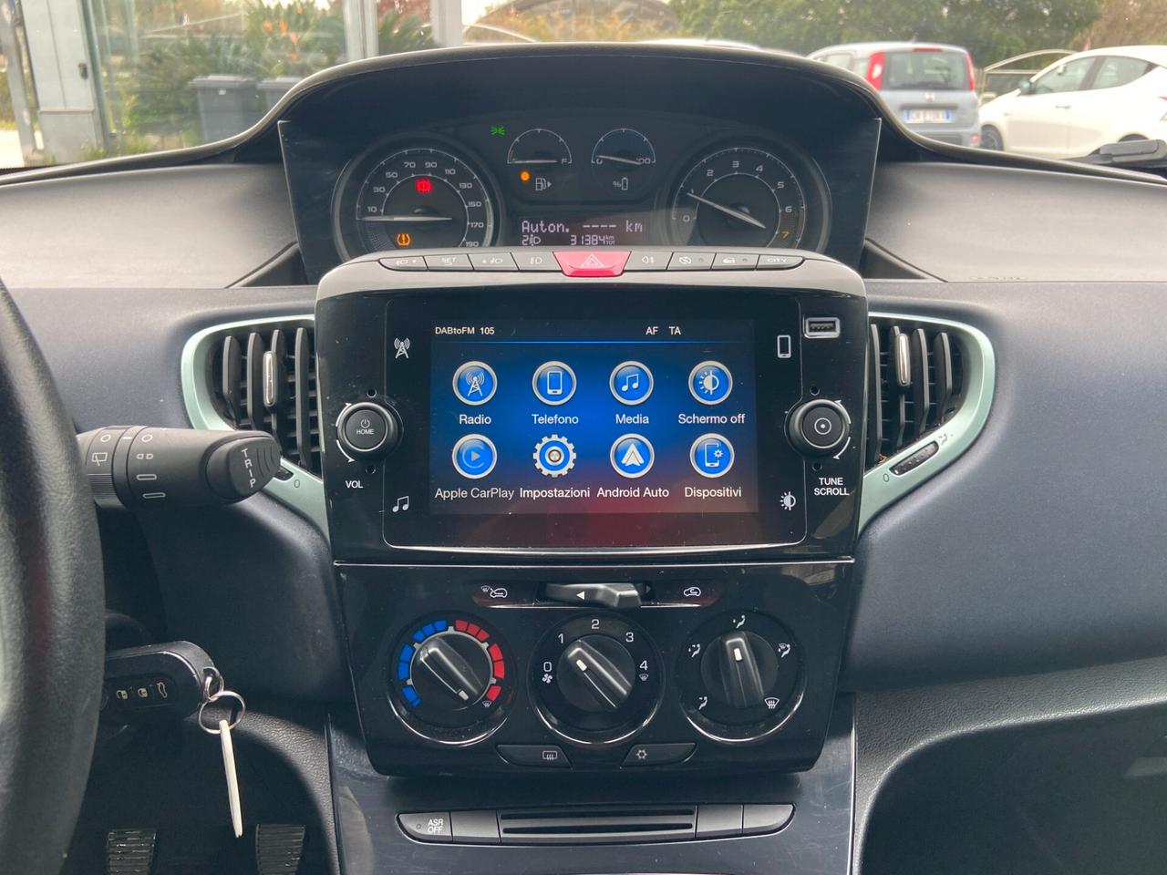 Lancia Ypsilon 1.0 firefly hybrid Silver