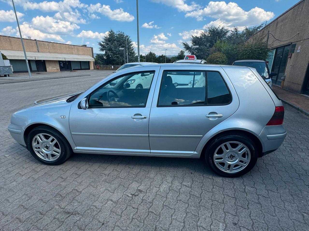Volkswagen Golf 1.6 16V cat 5 porte Highline