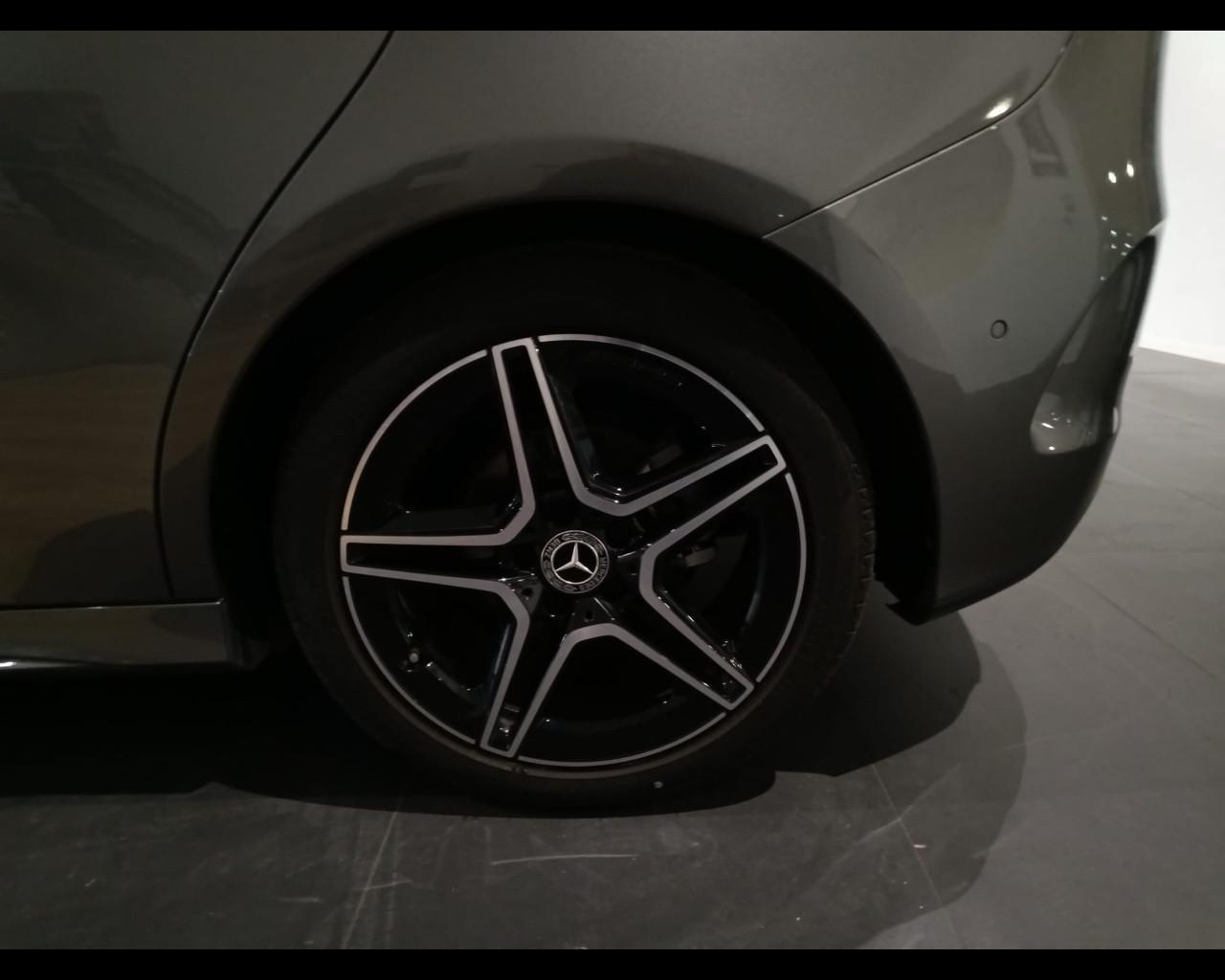 Mercedes-Benz Classe B - W247 2023 - B 180 d AMG Line Advanced Plus auto