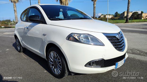 Lancia ypsilon gold 1.2 69cv benzina 2011