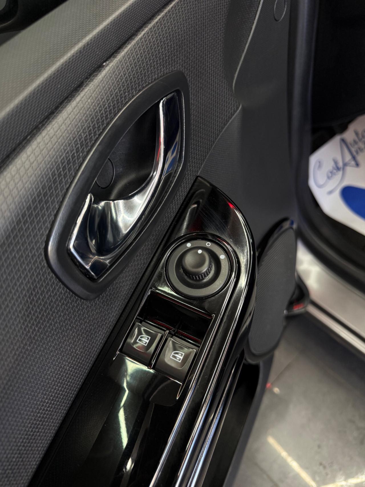 Renault Clio 1.5 dCi 75CV Costume National 2014