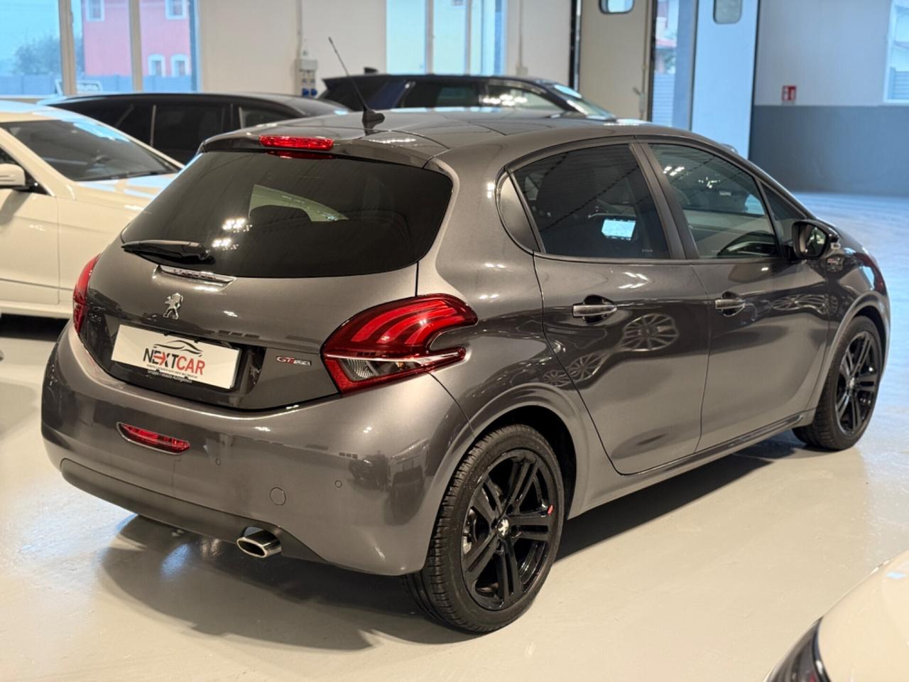 Peugeot 208 5p 1.2 GT Line 30.000KM! Sport