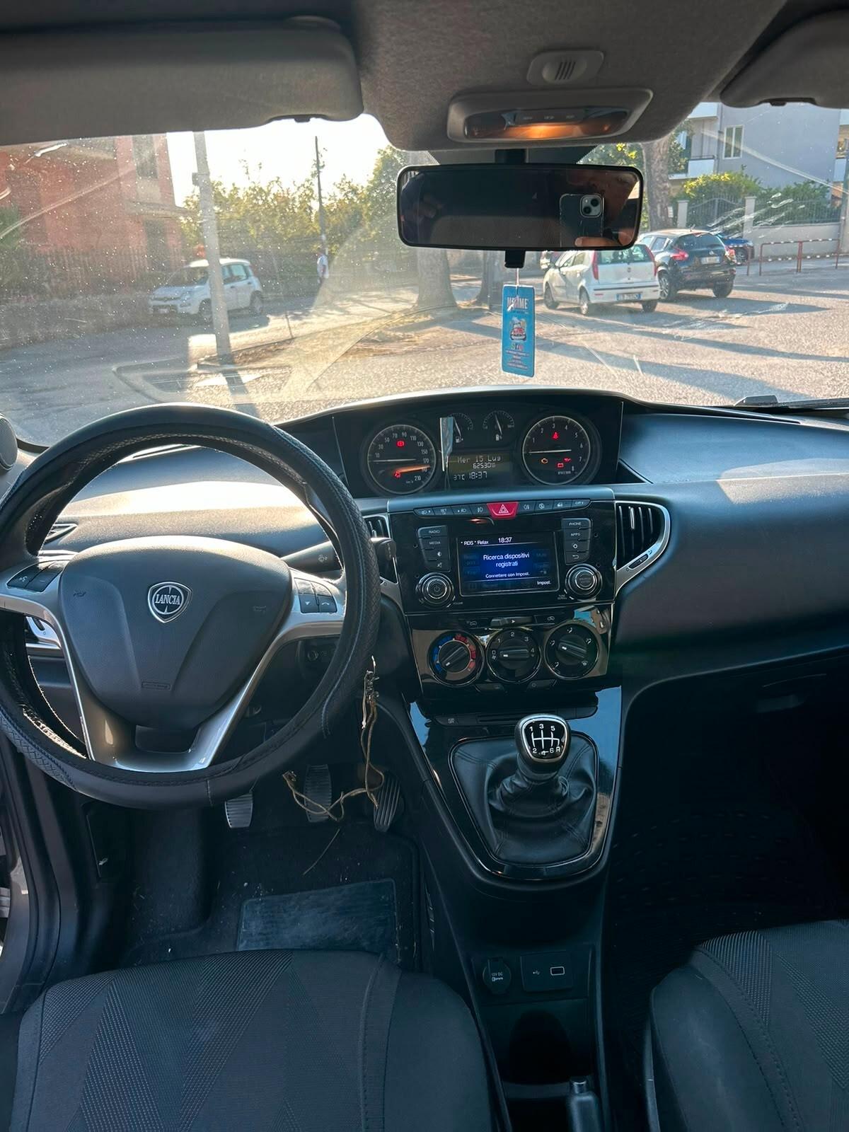 Lancia Ypsilon 1.0 FireFly 5 porte S&S Hybrid Ecochic Gold