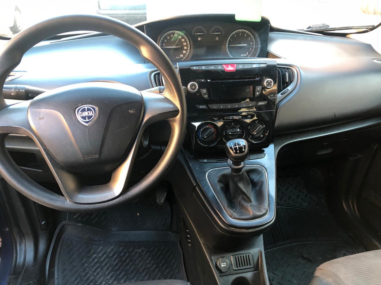 Lancia Ypsilon 1.2 69 CV 5 porte Unyca
