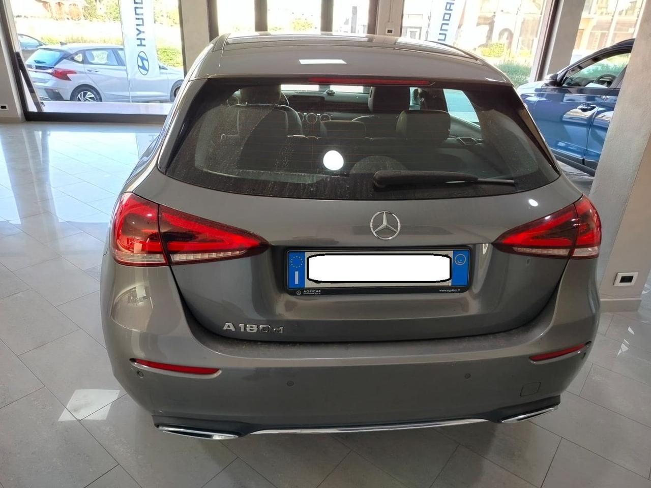 Mercedes-Benz A 180 SPORT DCT