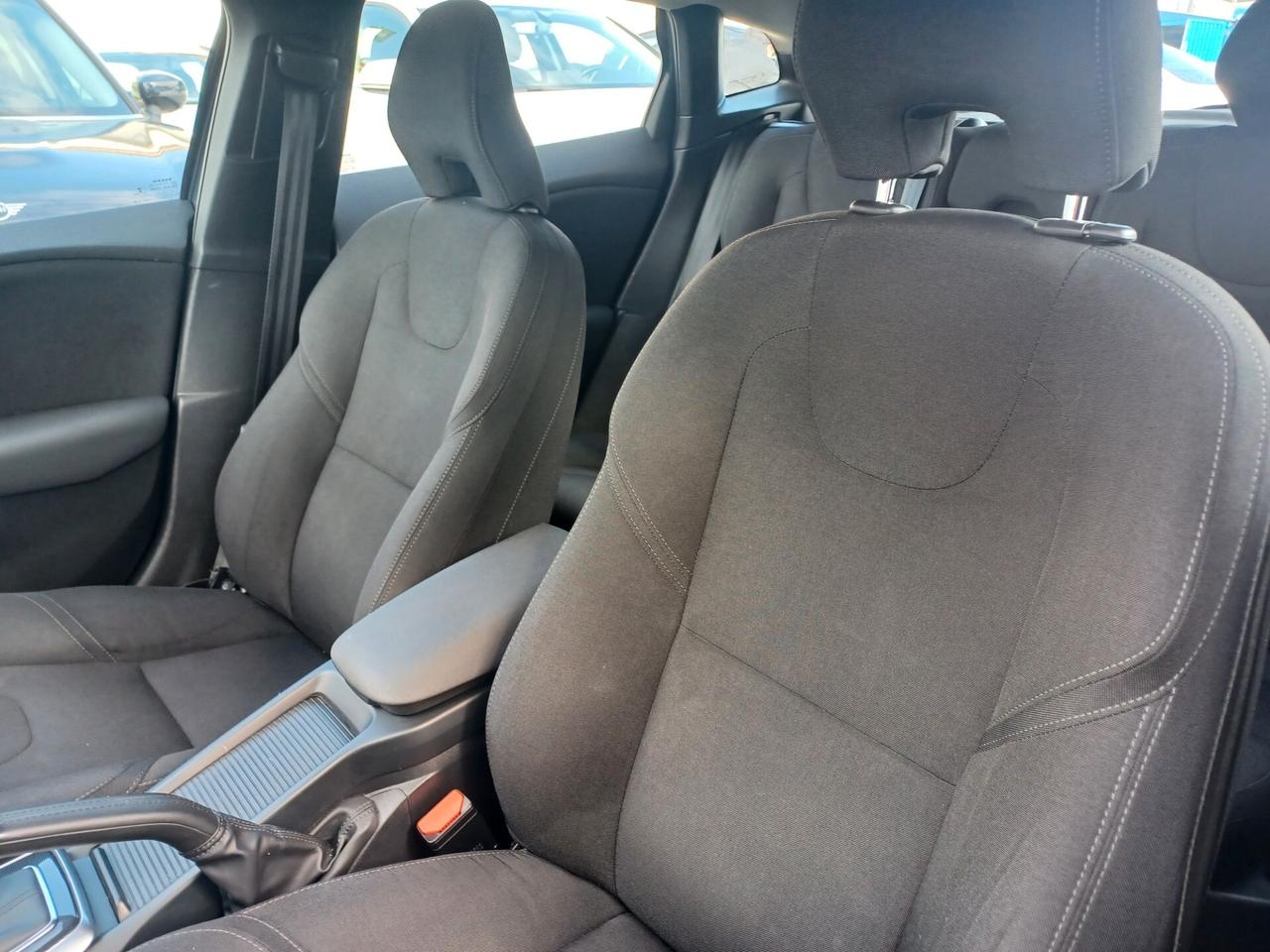 Volvo V40 D3 Geartronic Momentum ANNO 2017