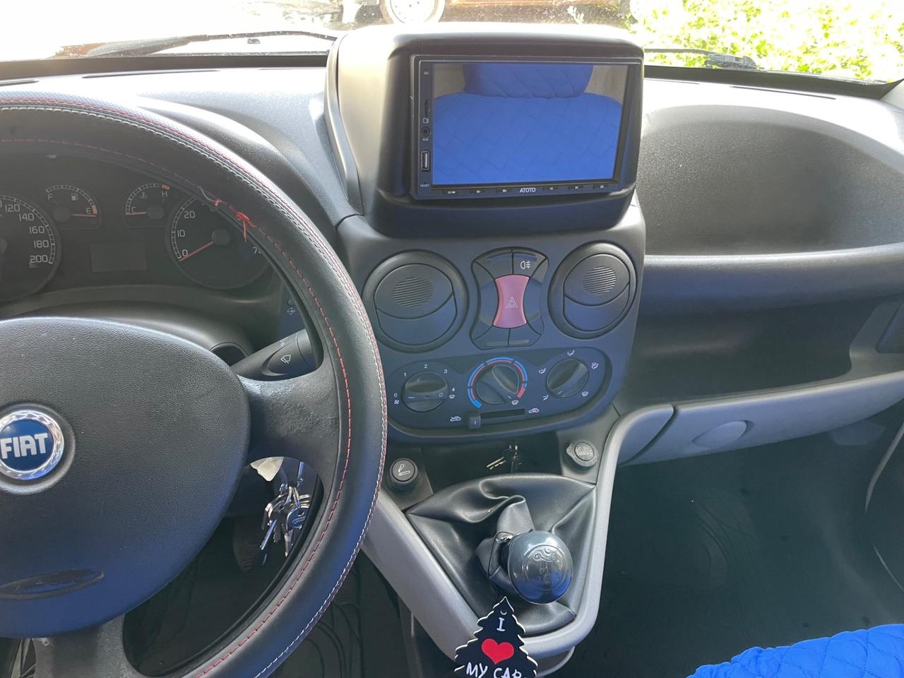 Fiat Doblo 1.9 JTD 105 cv con gancio traino