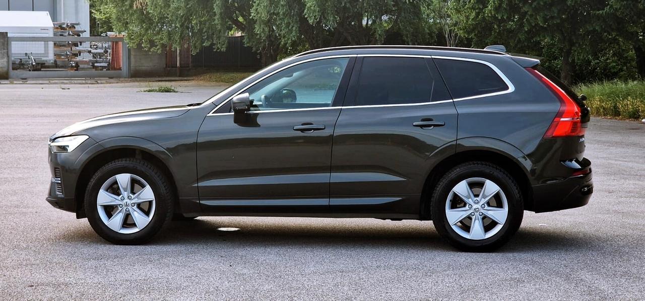 VOLVO XC60 B4 Diesel/Ibrida Momentum Pro