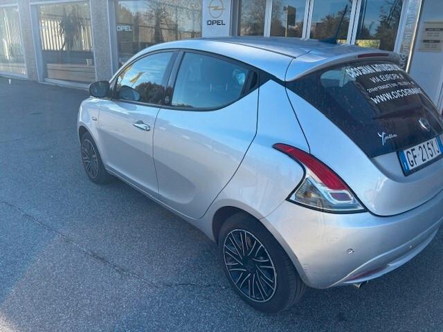 Lancia Ypsilon 1.0 FireFly 5 porte S&S Hybrid Ecochic Silver