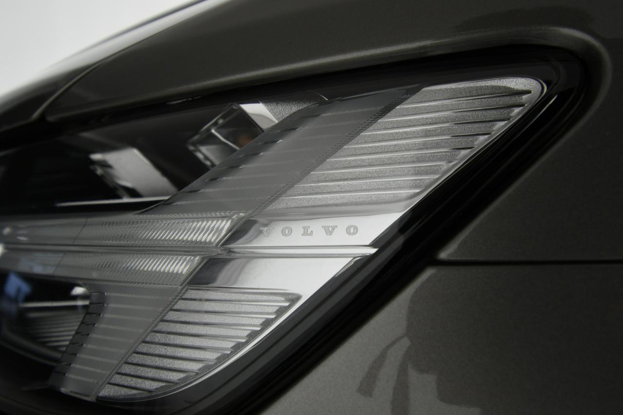 VOLVO V60 2.0 b4 Momentum Business auto NEOPATENTATI+C17"