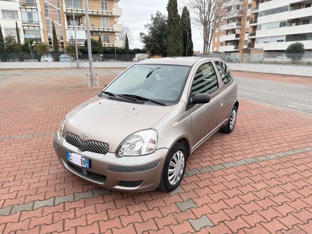 Toyota Yaris 1.0i 3p Sol