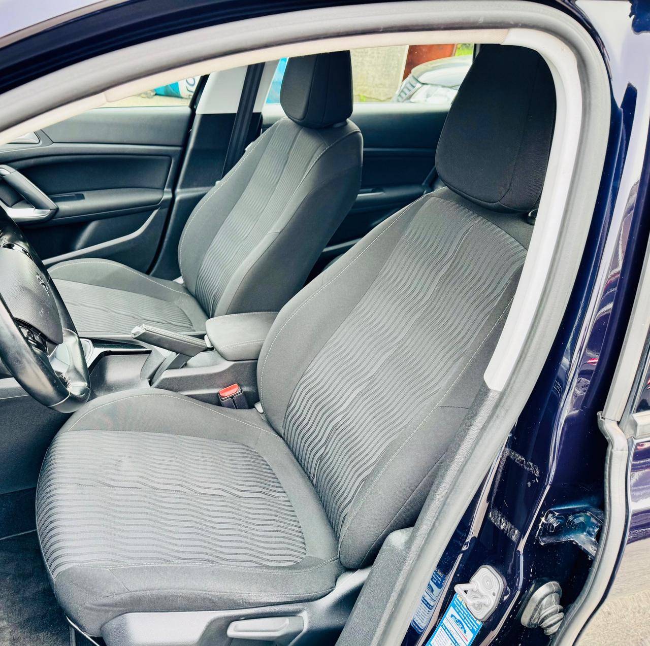 Peugeot 3008 BlueHDi 120 S&S Business