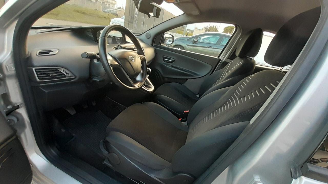 Lancia Ypsilon 1.2 69 CV Unyca