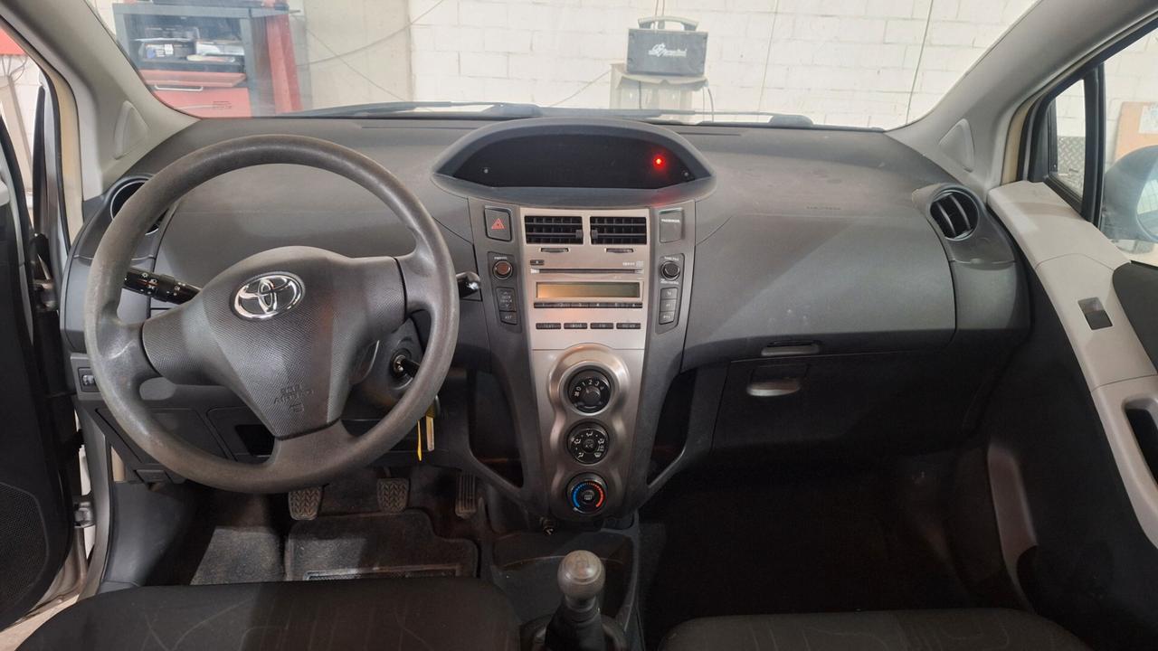 Toyota Yaris 1.0 5 porte Sol