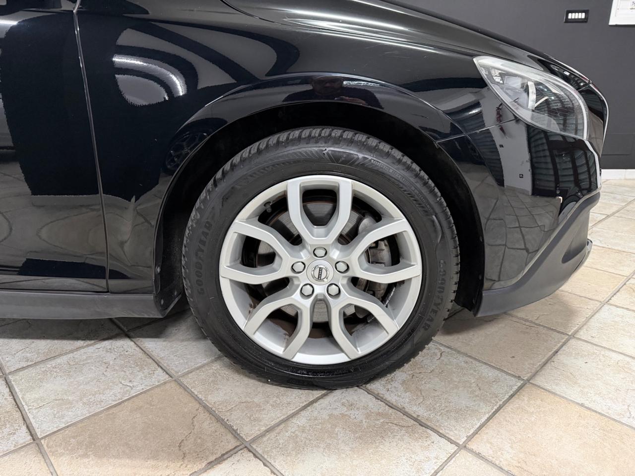 VOLVO V40 2.0 D2 (120) Cross Country Kinetic 2017