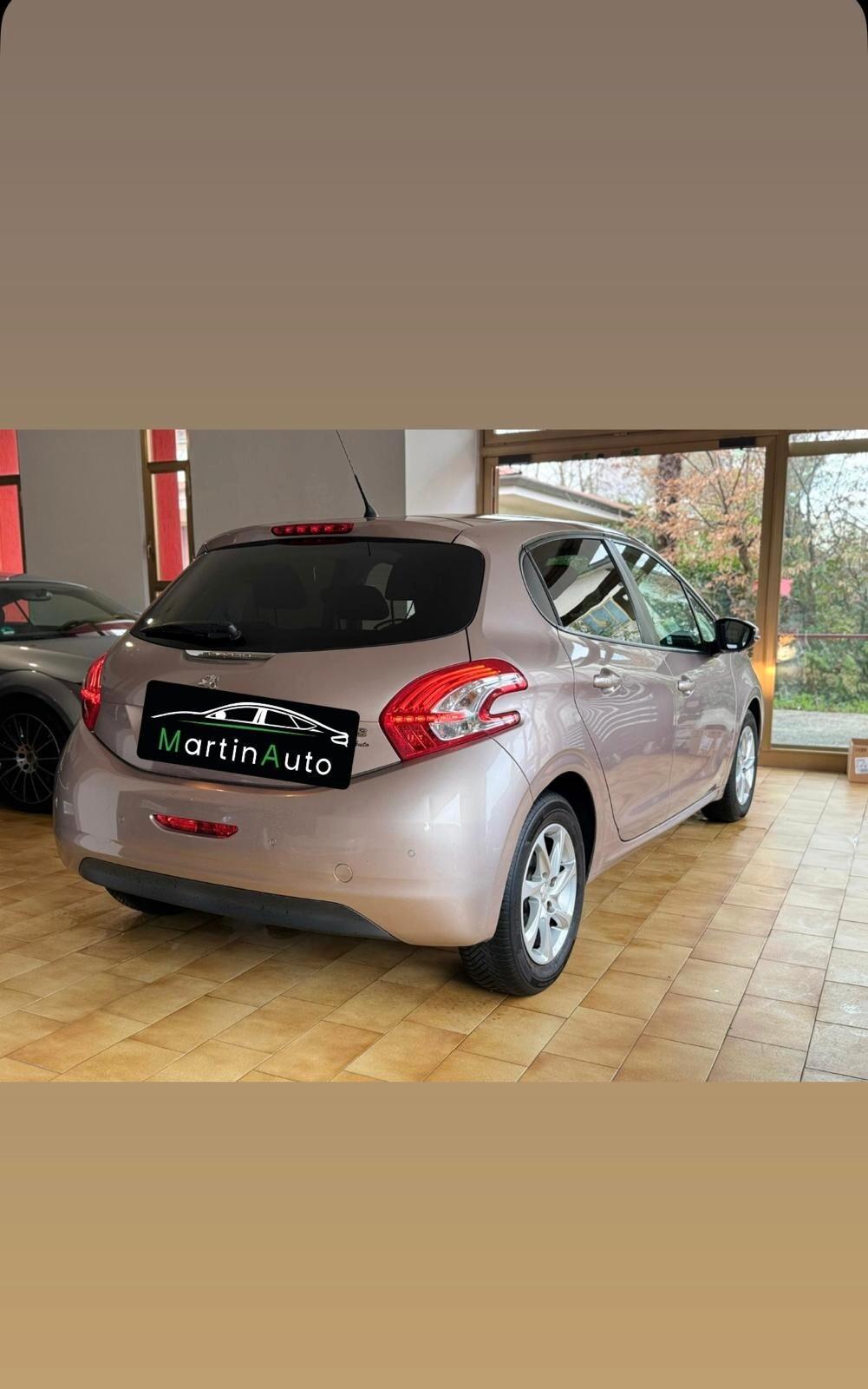 Peugeot 208 1.2 benz 82CV - Garanzia 12 Mesi