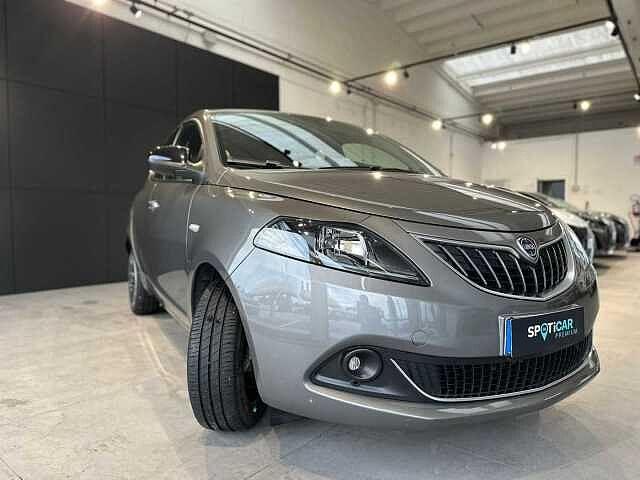 Lancia Ypsilon 1.0 FireFly 5 porte S&S Hybrid Ecochic Silver