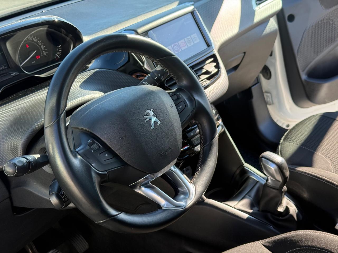 Peugeot 208 1.2 Puretech 82 CV Allure-PERMUTABILE