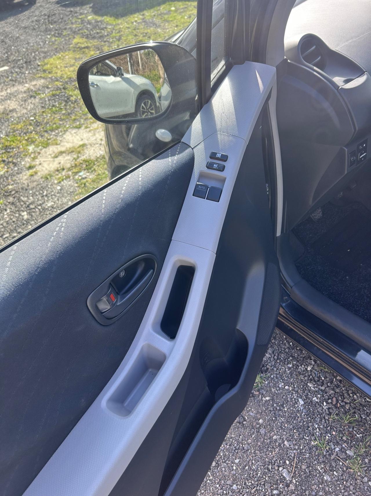 Toyota Yaris 1.0 3 porte