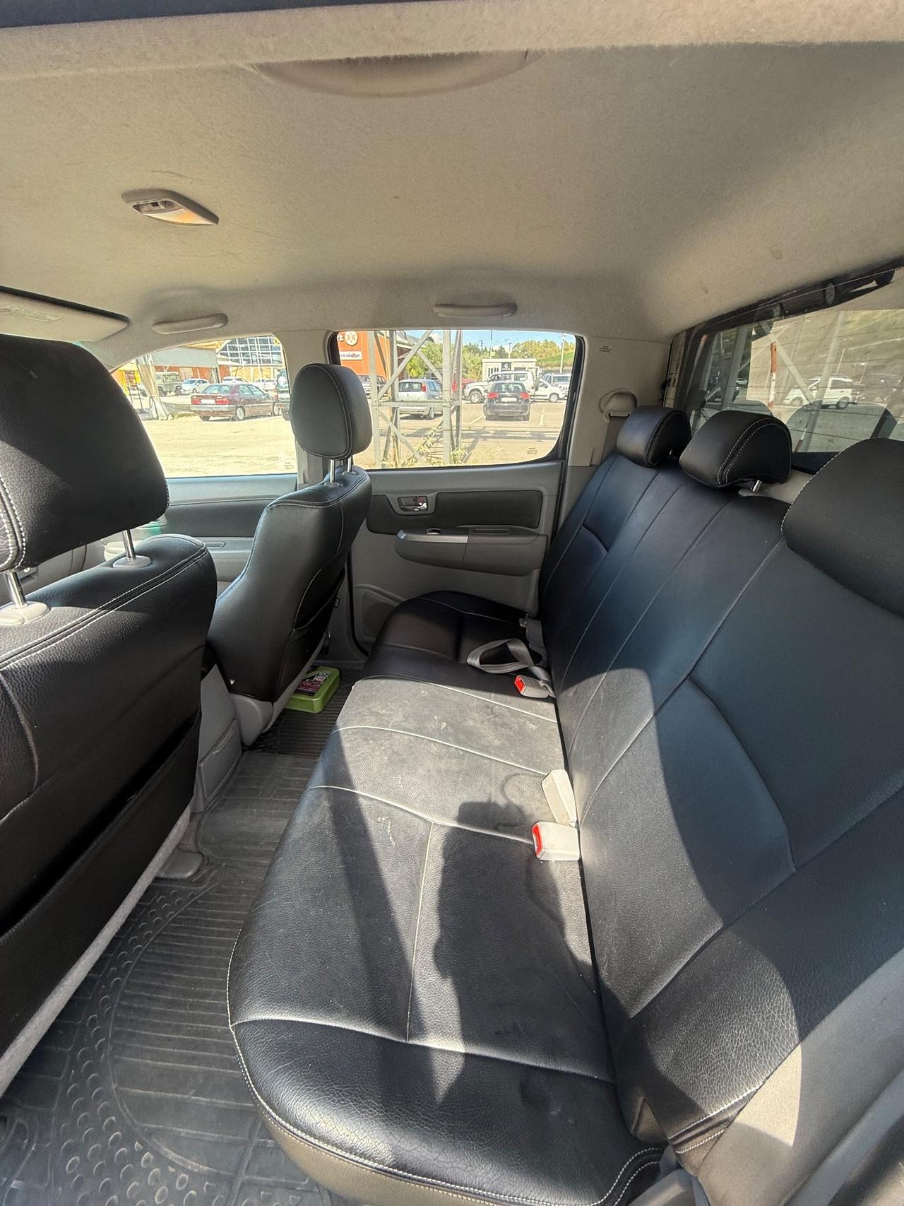 Toyota Hilux 3.0 D-4D 4WD 4p. Doub. Cab SR+