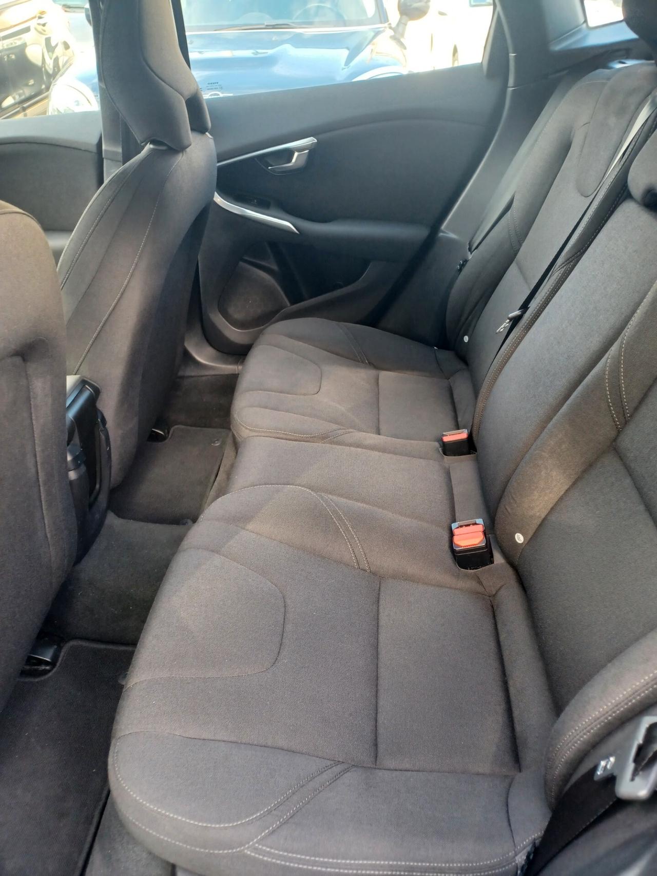 Volvo V40 D3 Geartronic Momentum ANNO 2017