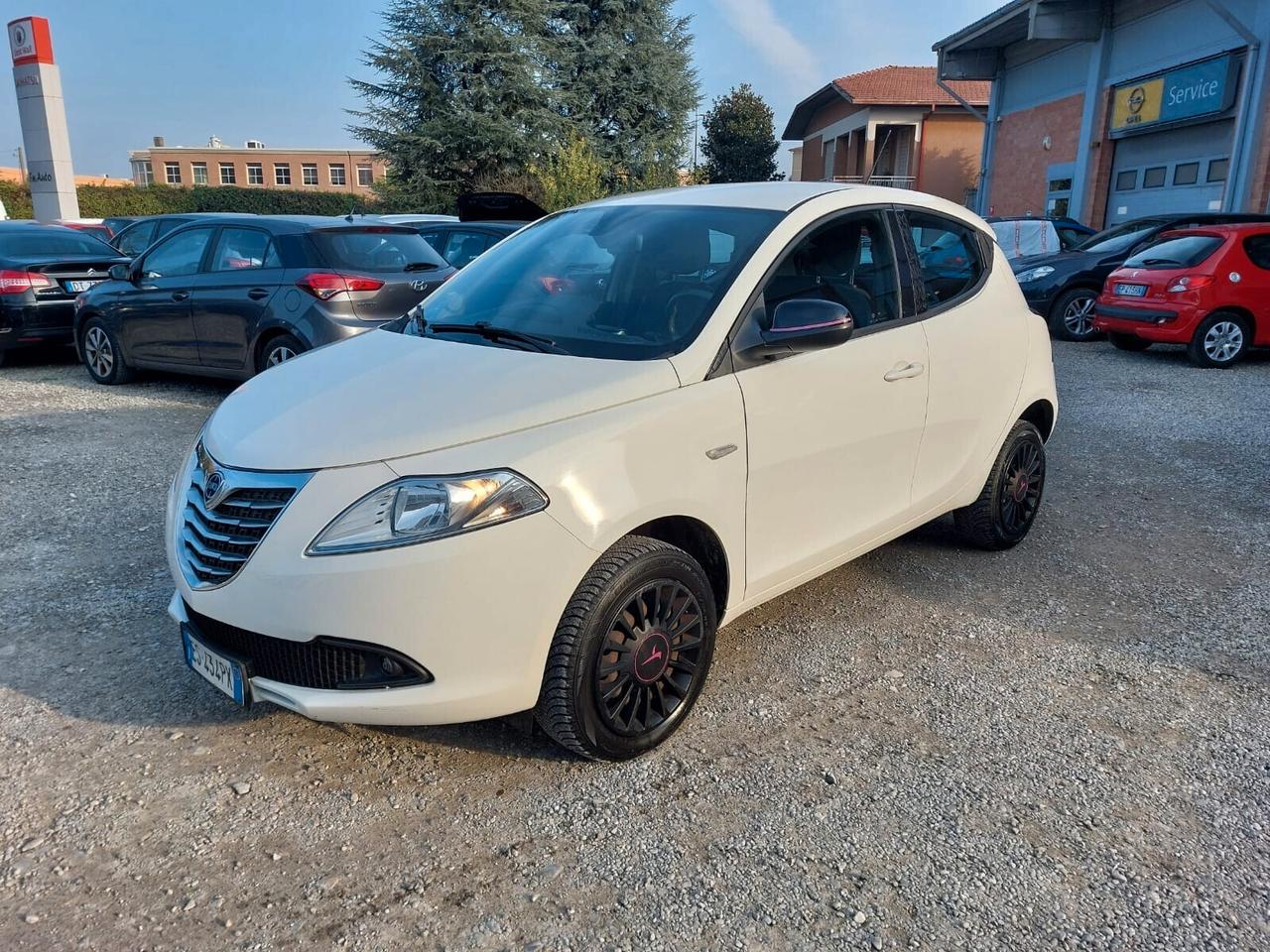 Lancia Ypsilon 0.9 TwinAir 85 CV 5 porte Metano Ecochic Elefantino