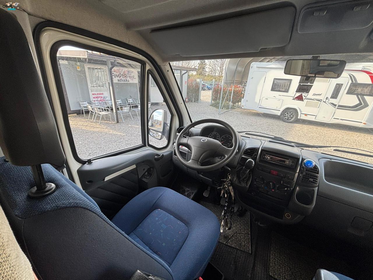 Mobilvetta TOP DRIVER S 70 - Mansardato compatto con letti a castello in coda